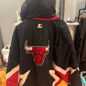 VINTAGE STARTER Bulls Black and Red Hooded Jacket